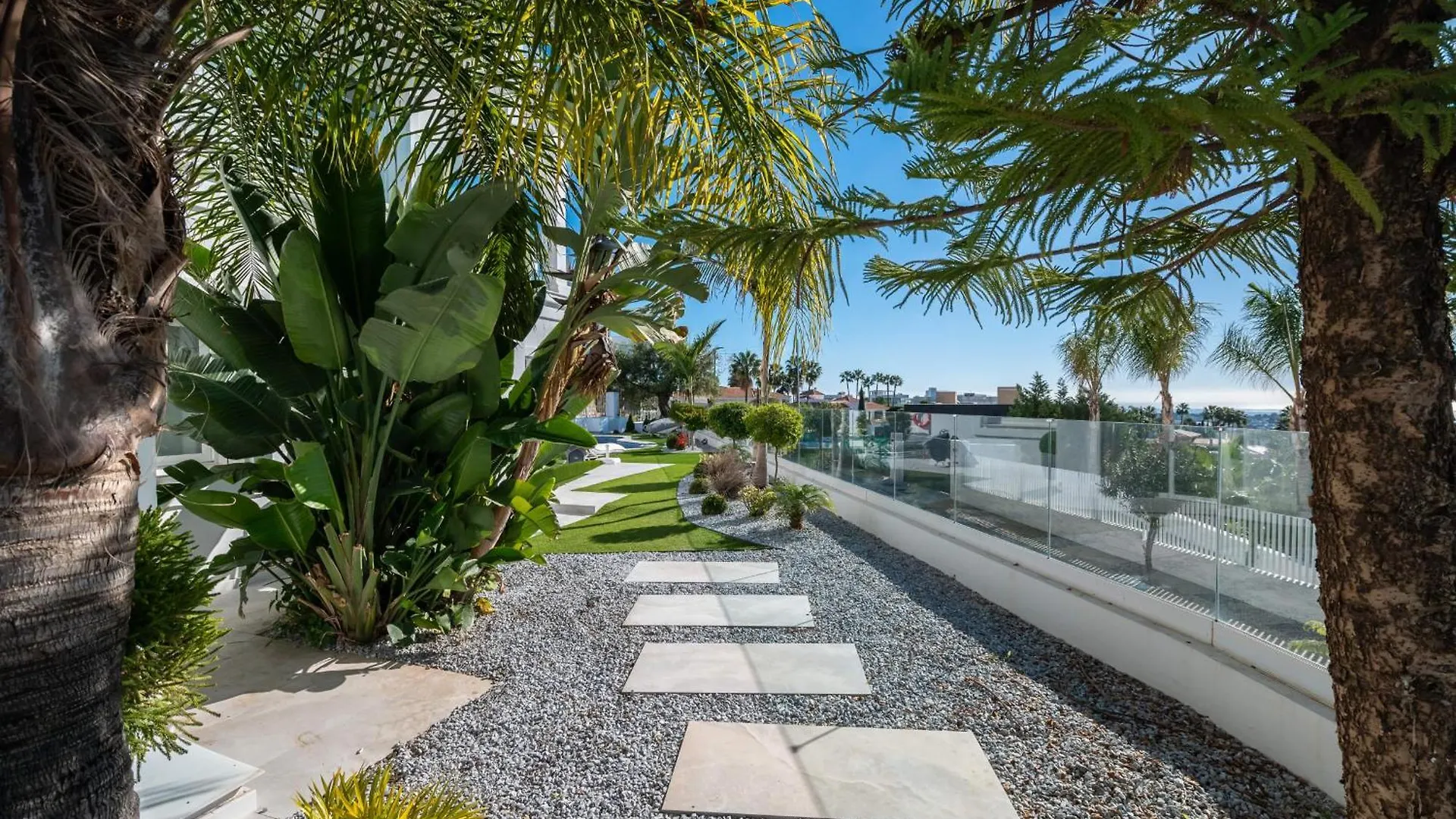 All About Villa Estrella De Oro Estepona