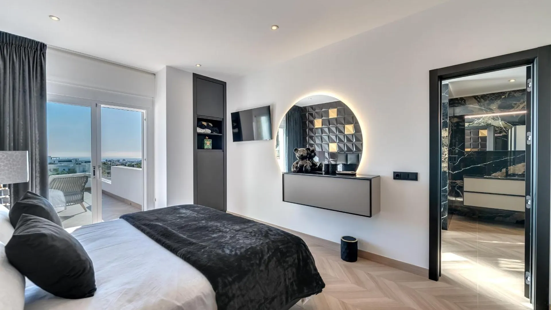 All About Villa Estrella De Oro Estepona