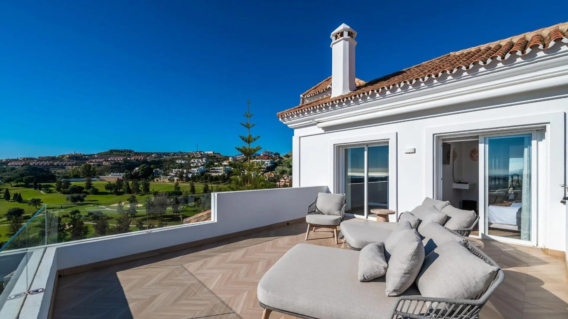 All About Villa Estrella De Oro Estepona 0*,