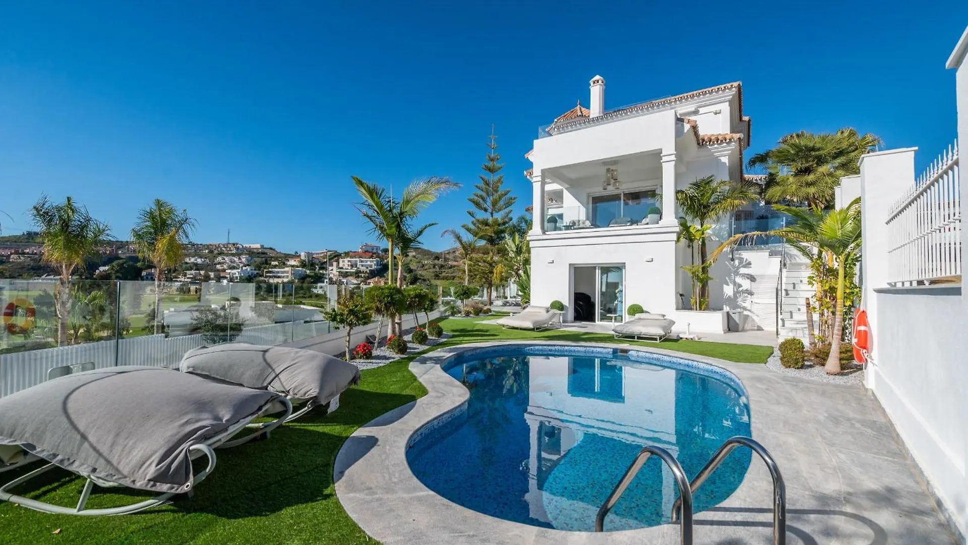 All About Villa Estrella De Oro Estepona