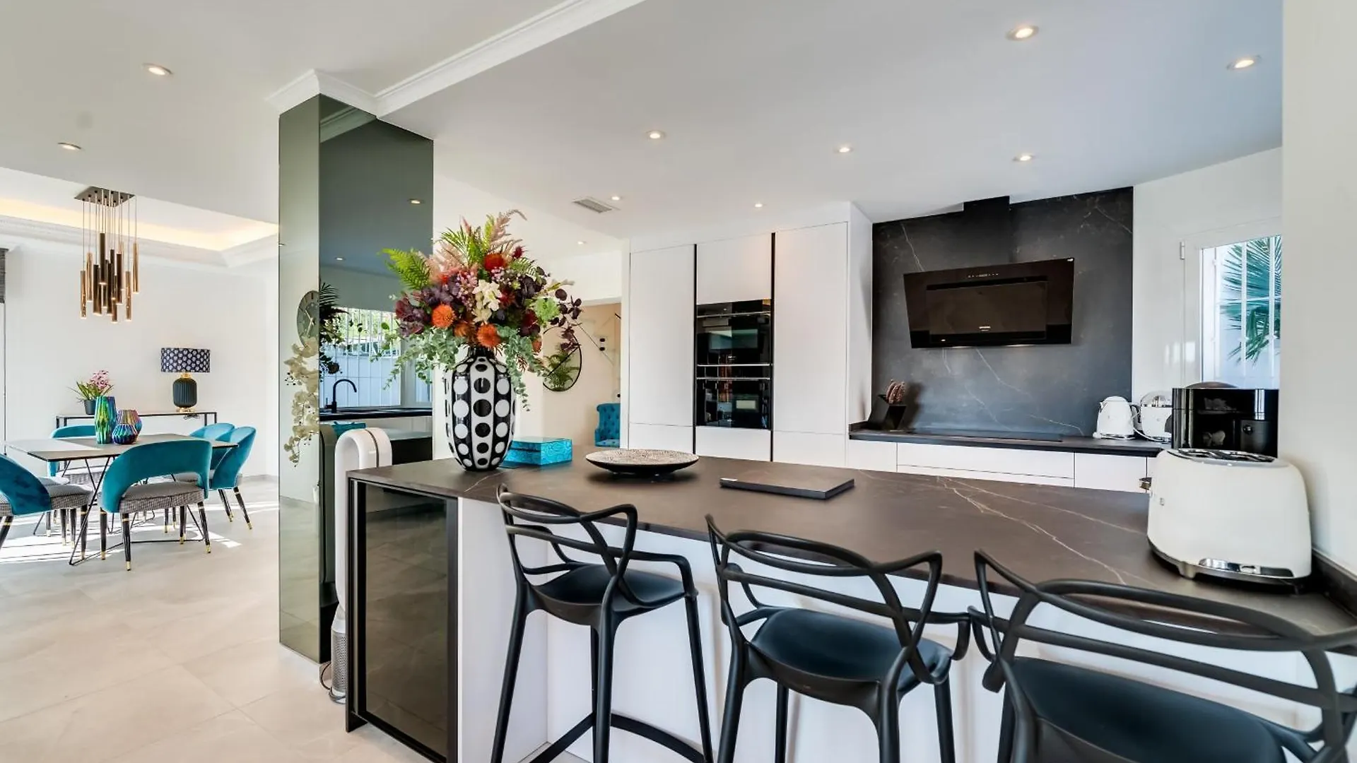 All About Villa Estrella De Oro Estepona
